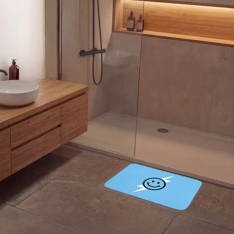 Smiley - Blauw - Bliksem Badmat klein -sfeer2