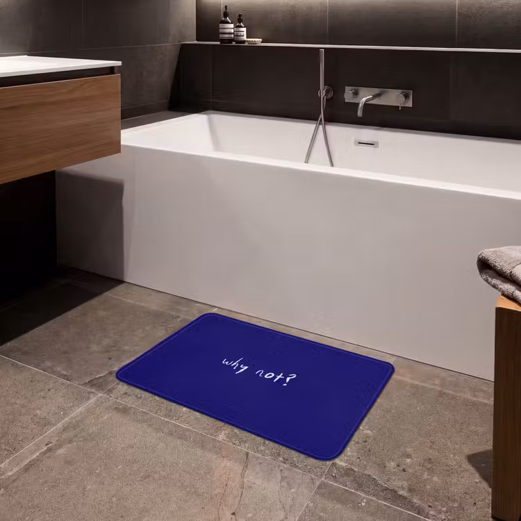 Why not - Blauw - Handgeschreven Badmat klein -sfeer3