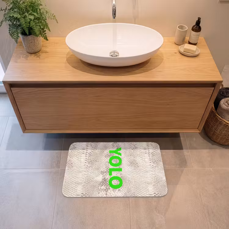 YOLO - Groen - Neon - Slangenprnt Badmat klein -sfeer1