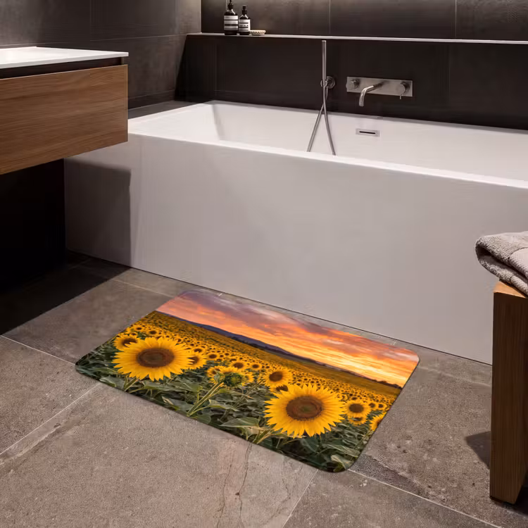 Zonnebloemen - Heuvellandschap - Geel Badmat klein -sfeer3