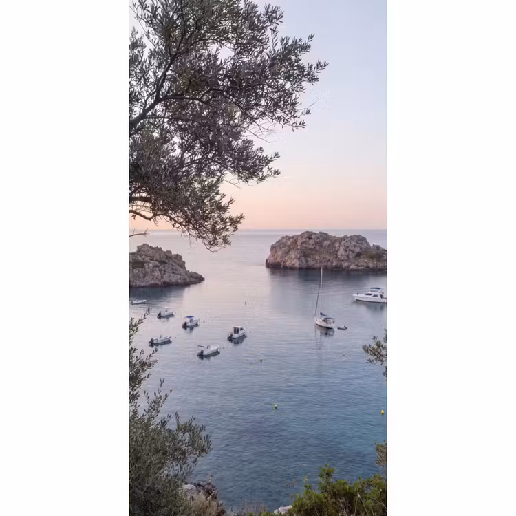 Behang - Baai - boten - zonsondergang - Baai - boten - zonsondergang Behang Vlies klein