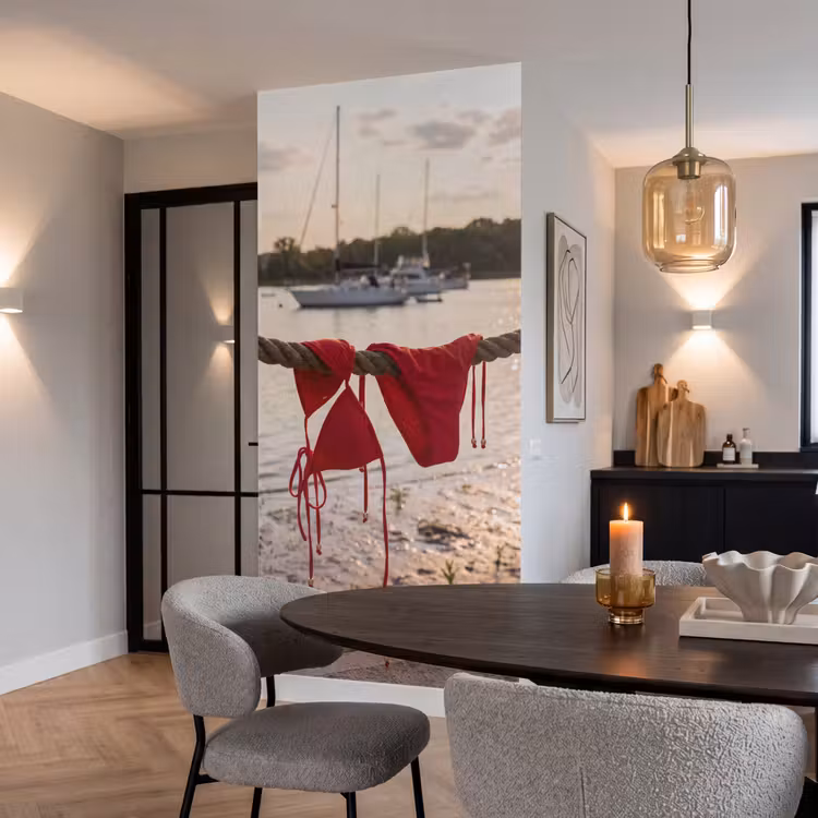 Badkleding - Rood - Zomer - Water - Zonsondergang Behang Vlies klein -sfeer3