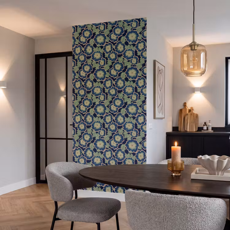 Bloemen - Borduurwerk - Patroon - Blauw - Groen Behang Vlies klein 1076 -sfeer3