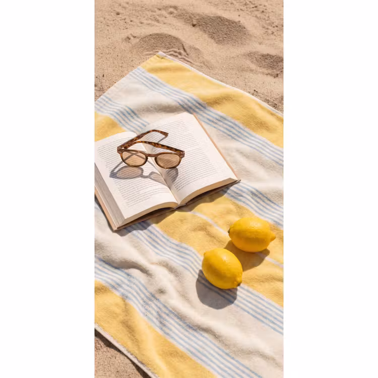 Boek - Zonnebril - Strand - Zomer - Geel Behang Vlies klein -3d_website