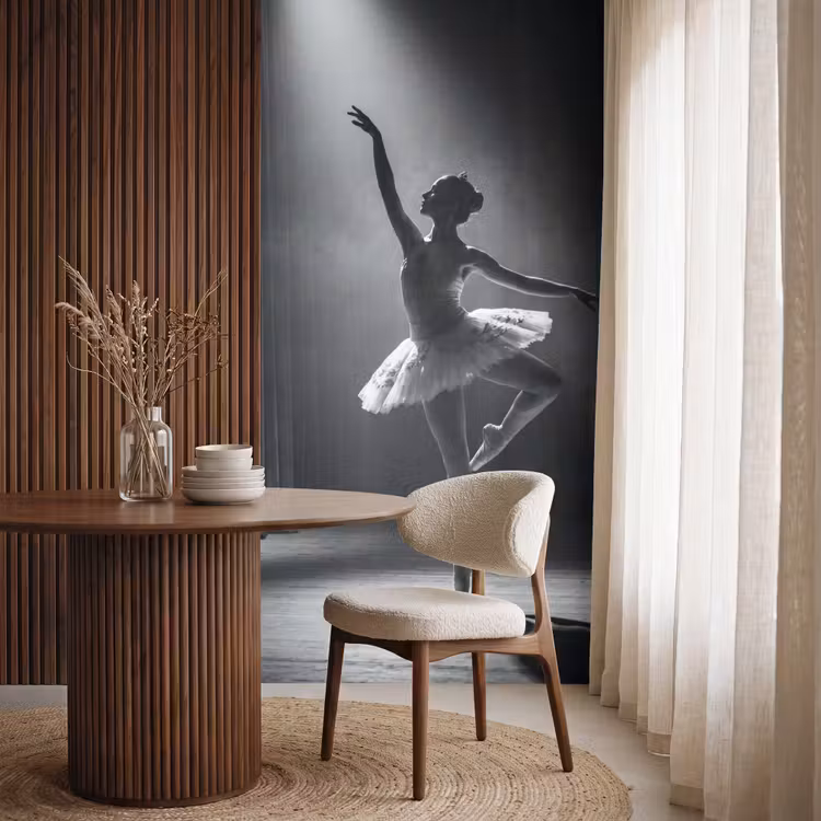 Danser - Podium - Zwart-wit - Kunst - Klassiek Behang Vlies klein -sfeer1
