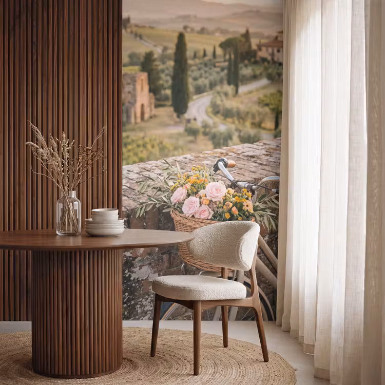Fiets - Bloemen - Toscane - Landschap - Roze Behang Vlies klein -sfeer1