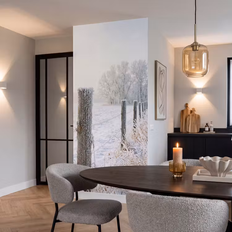 Hek - Sneeuw - Mist - Platteland - Nostalgisch Behang Vlies klein -sfeer3