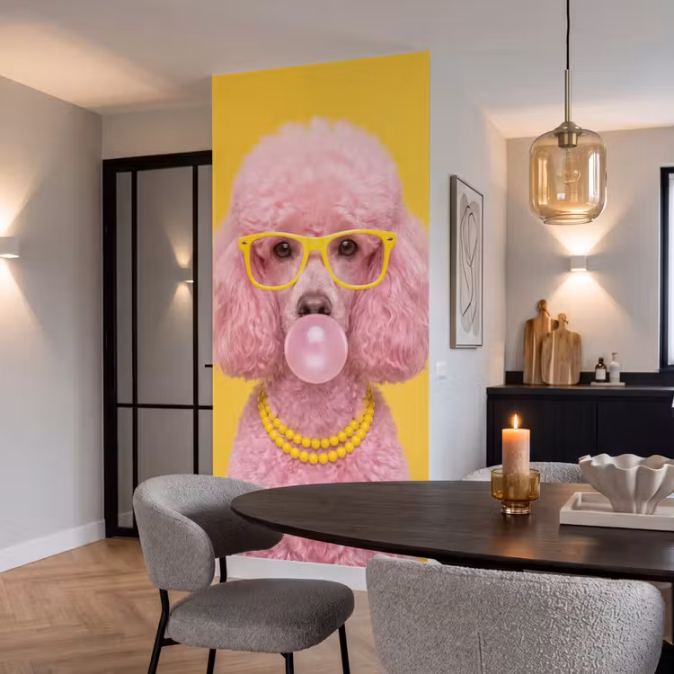 Hond - Kauwgum - Dieren - Modern - Roze Behang Vlies klein -sfeer3