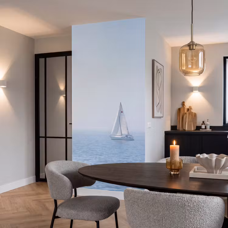 Horizon - Zeilboot - Zee Behang Vlies klein -sfeer3