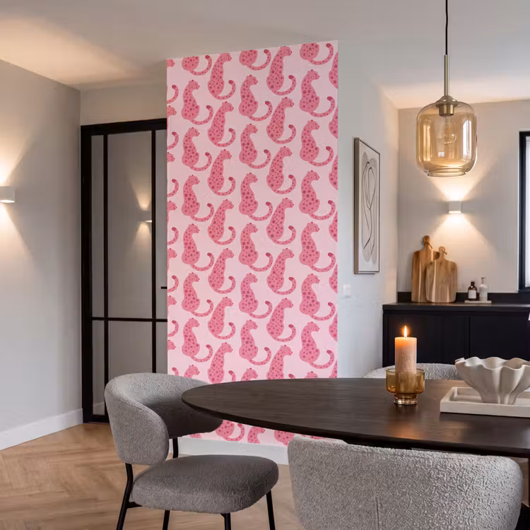 Kat - Gevlekt - Dieren - Patroon - Roze Behang Vlies klein -sfeer3