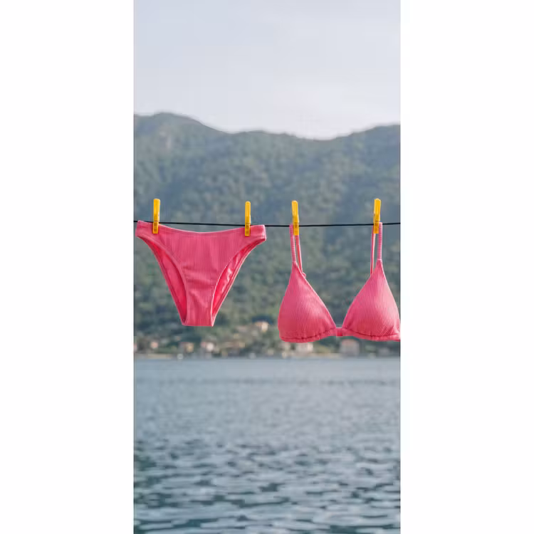 Kleding - Badkleding - Waslijn - Zomer - Roze Behang Vlies klein -3d_website