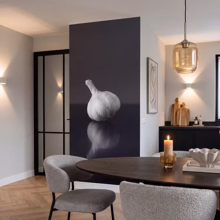 Knoflook - Zwart - Wit Behang Vlies klein -sfeer3