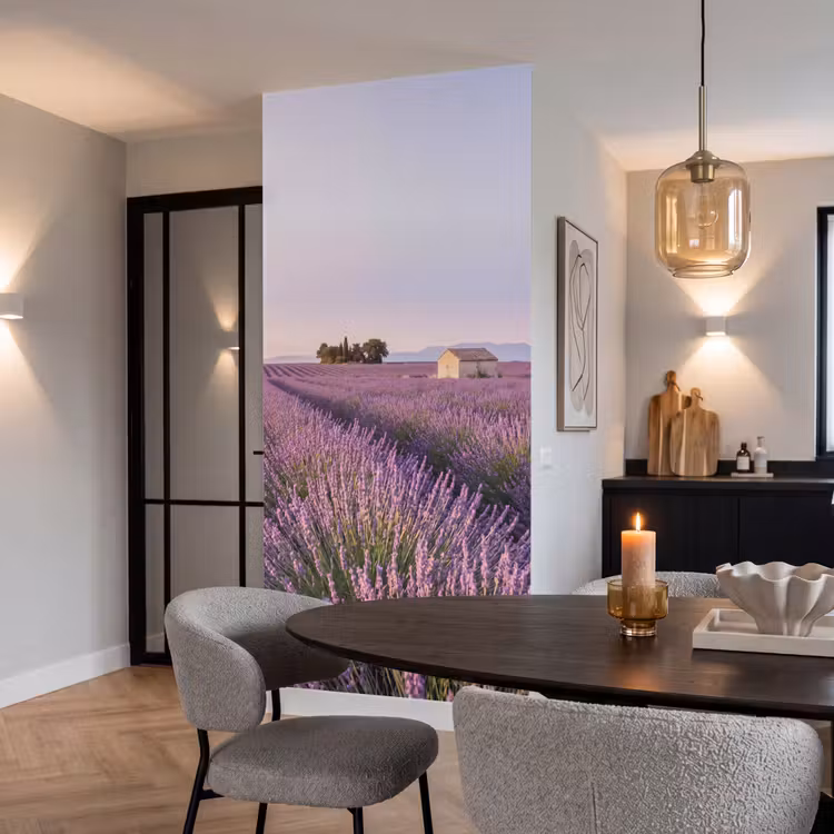 Lavendel - Landschap - Sereen - Paars Behang Vlies klein -sfeer3
