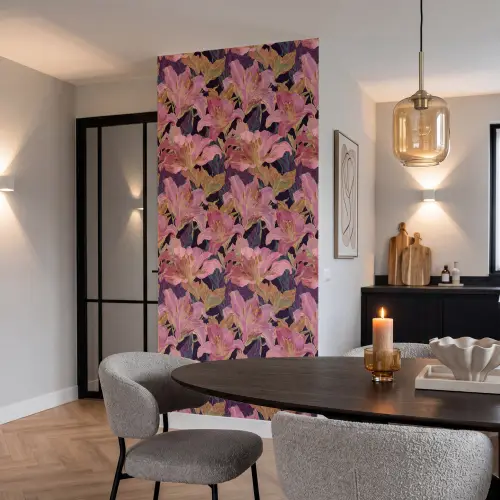 Lelies - Patroon - Roze - Goud Behang Vlies klein 1076 -sfeer3