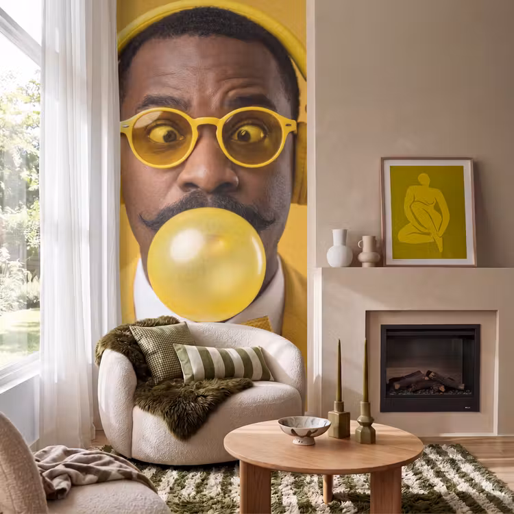 Man - Bubblegum - Portret - Geel - Modern Behang Vlies klein -sfeer2