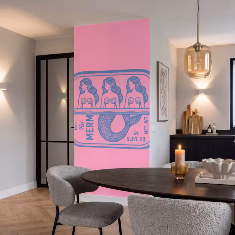Meermin - Sardineblik - Illustratie - Roze - Retro Behang Vlies klein -sfeer3