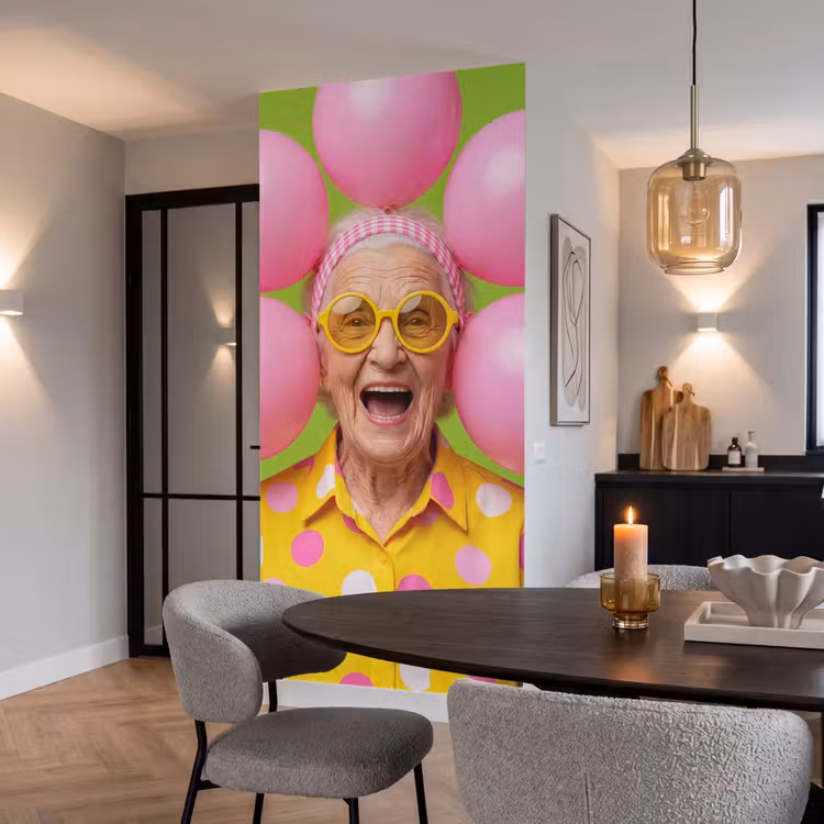 Mens - Ballonnen - Feest - Kleurrijk - Roze Behang Vlies klein -sfeer3