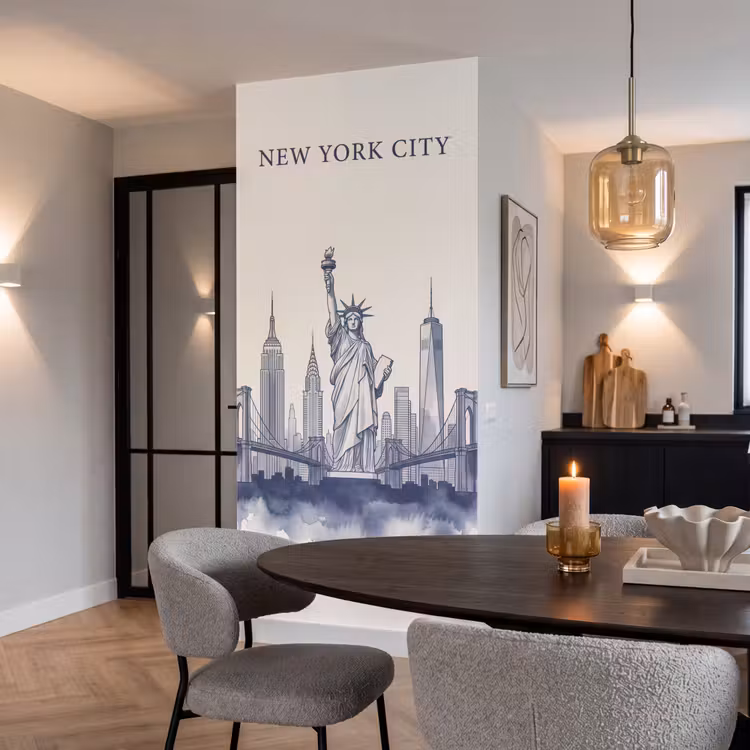 New York - Vrijheidsbeeld - Skyline - Illustratie - Blauw Behang Vlies klein -sfeer3