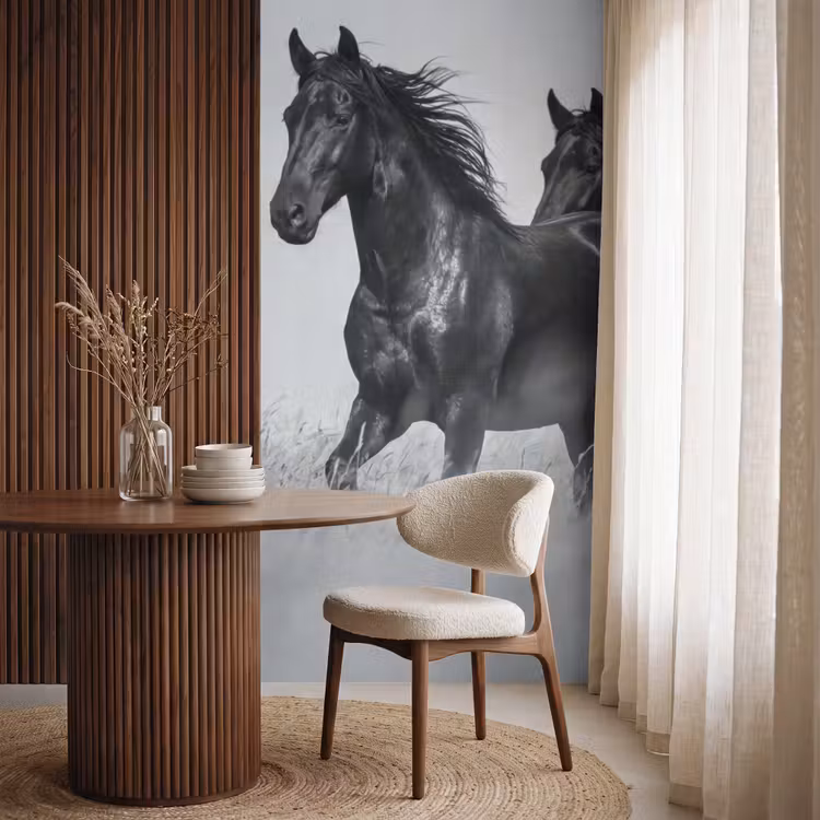 Paarden - Gras - Zwart - Wit Behang Vlies klein -sfeer1