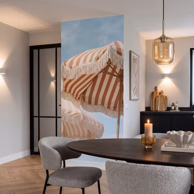 Parasol - Lucht - Rood Behang Vlies klein -sfeer3