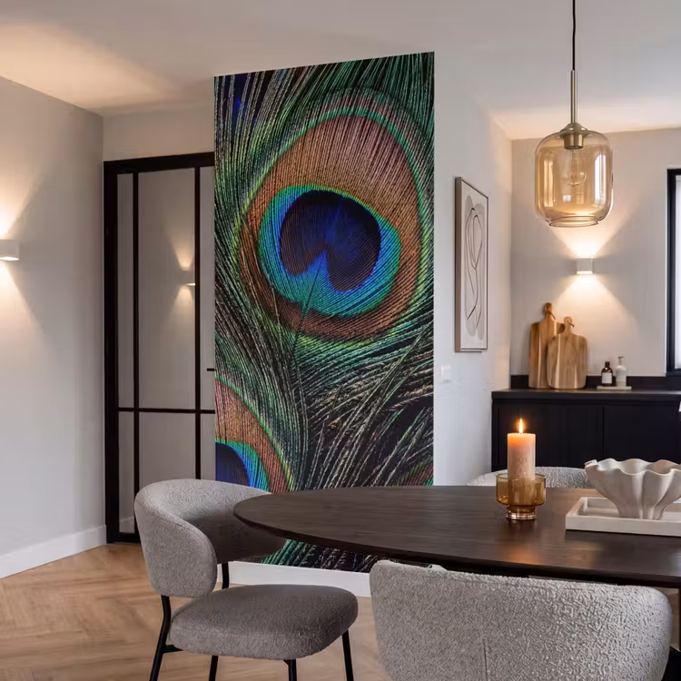 Pauwenveren - Klassiek - Groen Behang Vlies klein -sfeer3