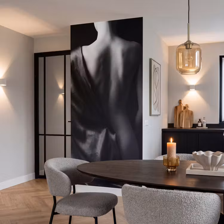 Schouder - Zijde - Rug - Zwart - Wit - Elegant Behang Vlies klein -sfeer3