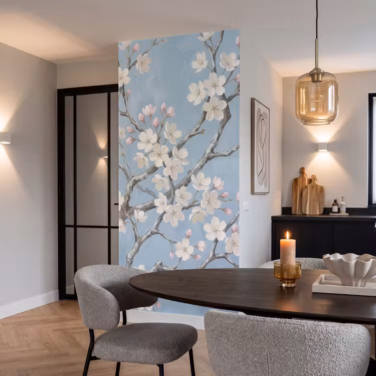 Takken - Kersenbloesem - Blauw Behang Vlies klein -sfeer3