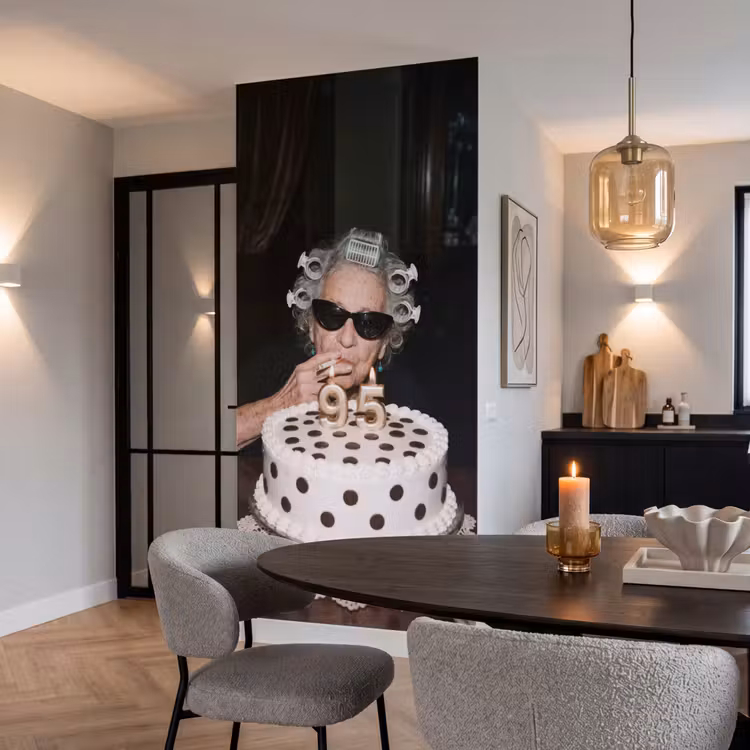 Verjaardag - Krulspeld - Oma Behang Vlies klein -sfeer3
