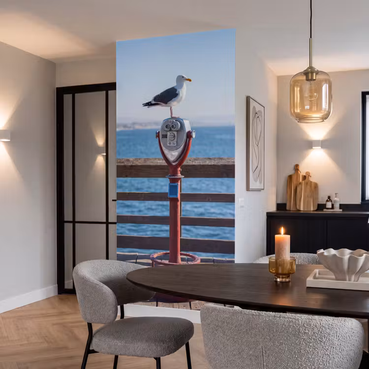 Vogel - Verrekijker - Kust - Zee - Blauw Behang Vlies klein -sfeer3