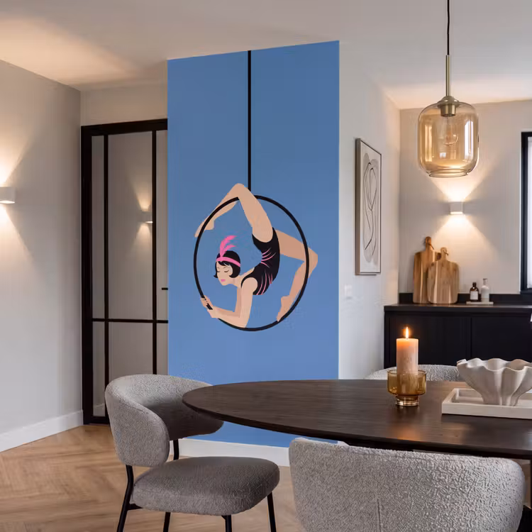 Vrouw - Aerial hoop - Art deco - Illustratie - Blauw Behang Vlies klein -sfeer3