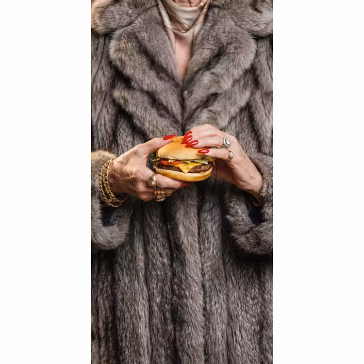 Vrouw - Hamburger - Bontjas Behang Vlies klein -3d_website