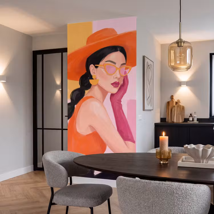 Vrouw - Hoed - Mode - Modern - Oranje Behang Vlies klein -sfeer3