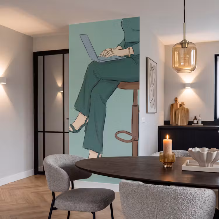 Vrouw - Laptop - Zittend - Illustratie - Groen Behang Vlies klein -sfeer3