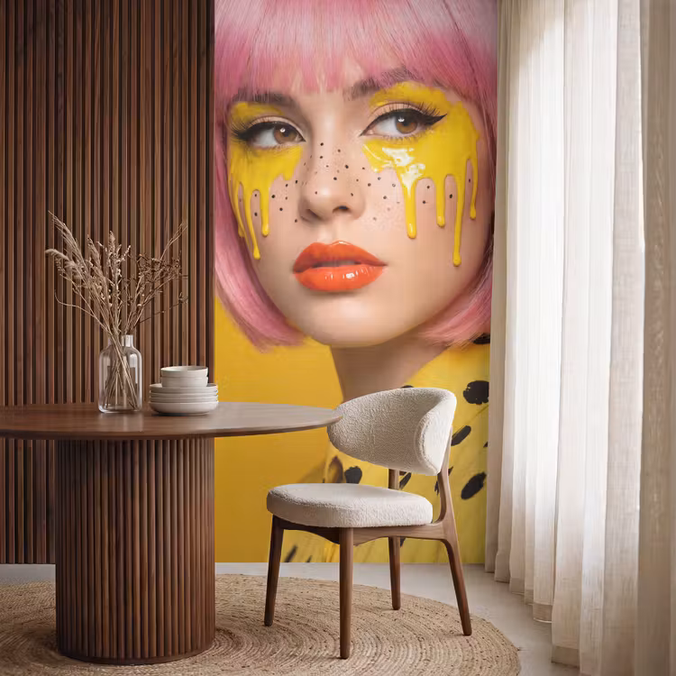 Vrouw - Portret - Abstract - Kleurrijk - Geel Behang Vlies klein -sfeer1