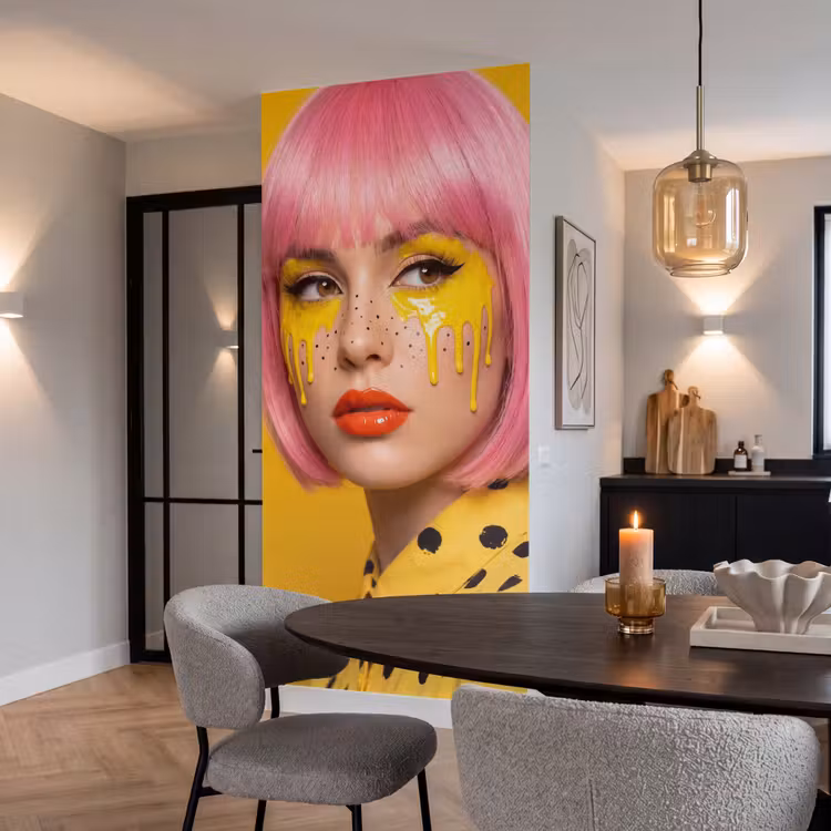 Vrouw - Portret - Abstract - Kleurrijk - Geel Behang Vlies klein -sfeer3