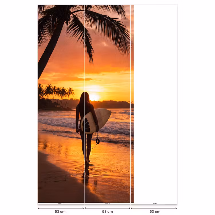 Vrouw - Surfplank - Strand - Zonsondergang - Oranje Behang Vlies klein -USP_banen