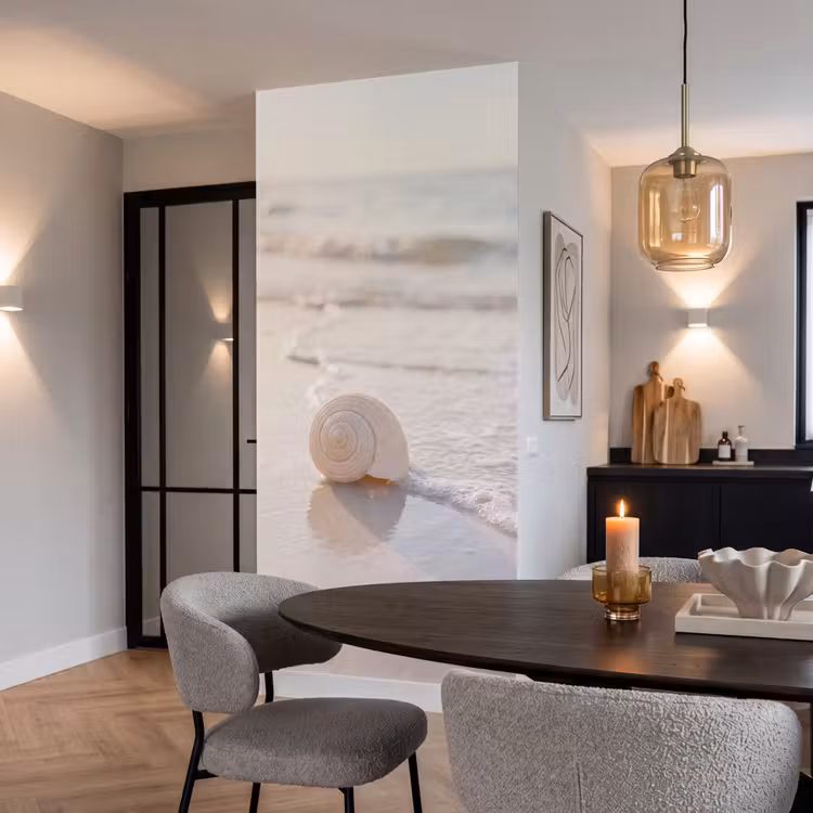 Zeeschelp - Strand - Zee - Natuur - Beige Behang Vlies klein -sfeer3