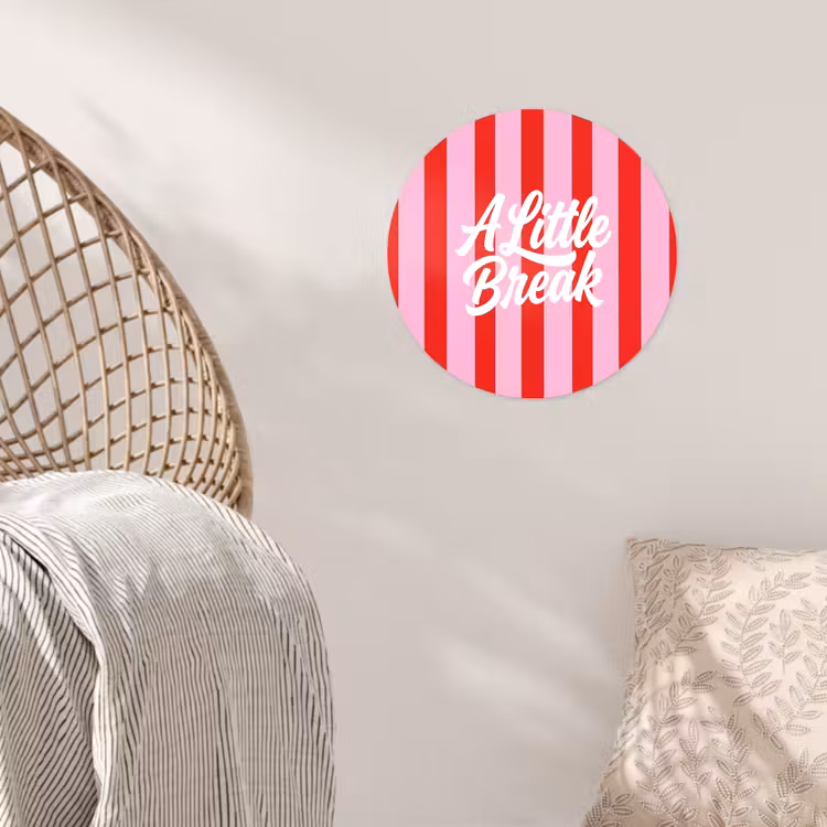 A Little Break - Strepen - Rood - Roze Wandcirkel behangsticker klein -sfeer4