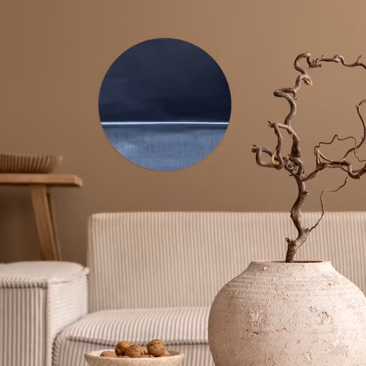 Abstract - Horizontale lijn - Minimalistisch - Donkerblauw - Kunst Wandcirkel behangsticker klein -sfeer1