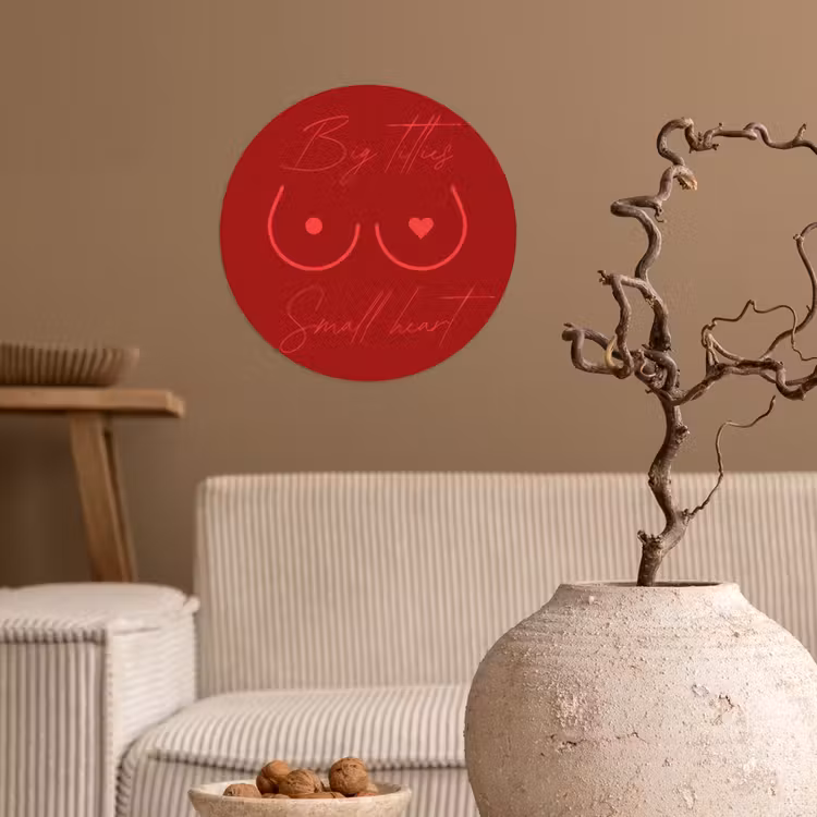 Big titties small heart - Rood - Hart Wandcirkel behangsticker klein -sfeer1