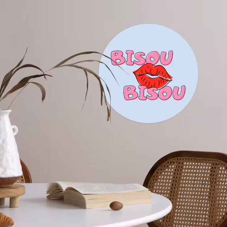 Bisou - Blauw - Roze - Lippen Wandcirkel behangsticker klein -sfeer3