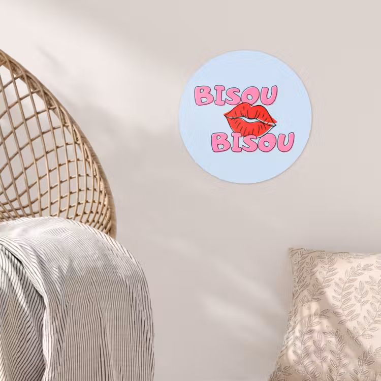 Bisou - Blauw - Roze - Lippen Wandcirkel behangsticker klein -sfeer4