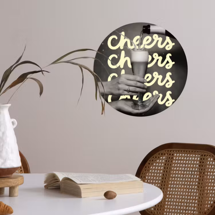 Cheers - Wijn - Zwart - Wit Wandcirkel behangsticker klein -sfeer3