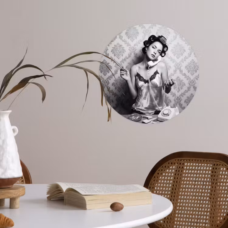Chic - Vrouw - Zwart - Wit Wandcirkel behangsticker klein -sfeer3
