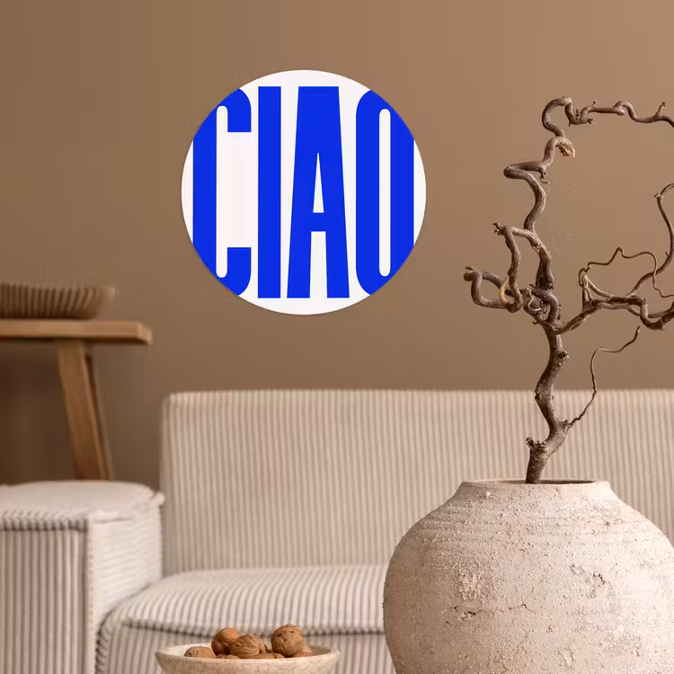 Ciao - Hoofdletters - Blauw - Minimalistisch Wandcirkel behangsticker klein -sfeer1