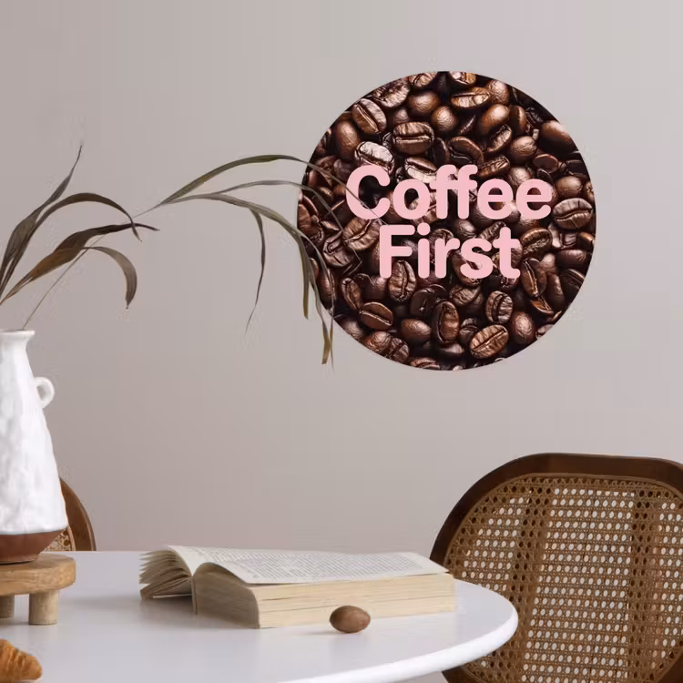 Coffee First - Koffiebonen - Roze Wandcirkel behangsticker klein -sfeer3