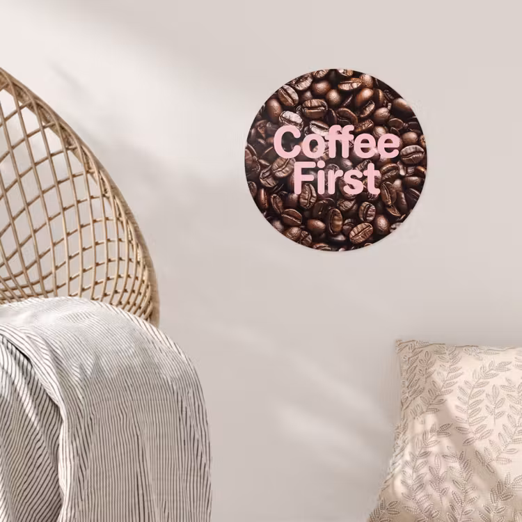 Coffee First - Koffiebonen - Roze Wandcirkel behangsticker klein -sfeer4