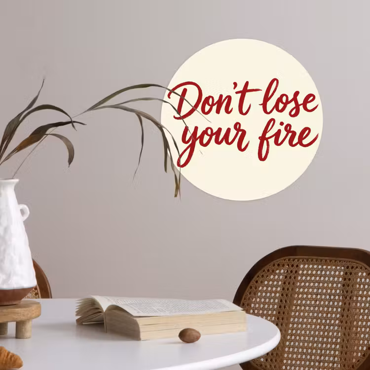 Don't lose your fire - Rood - Wit - Minimalistisch Wandcirkel behangsticker klein -sfeer3