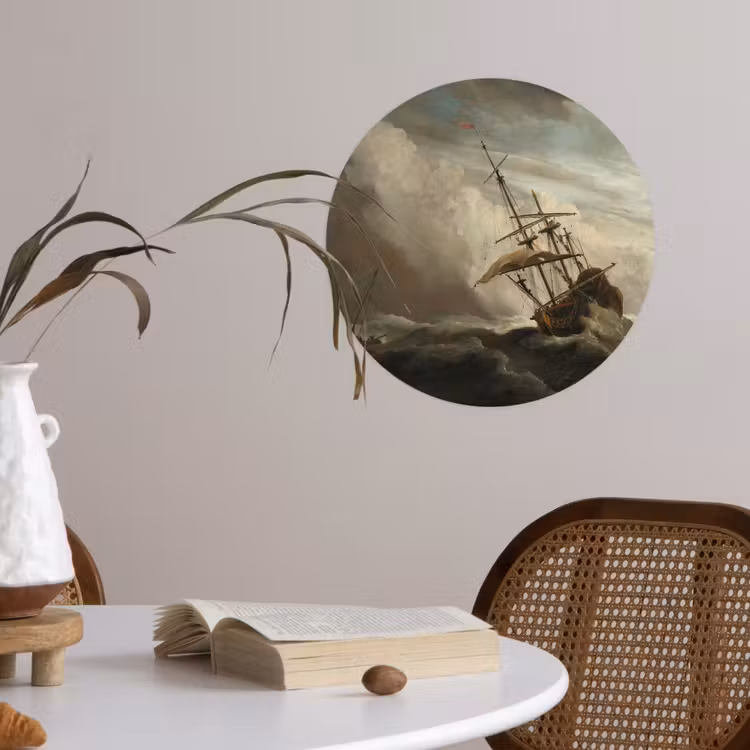 Een schip in volle zee bij vliegende storm - Schilderij van Willem van de Velde Wandcirkel behangsticker klein -sfeer3