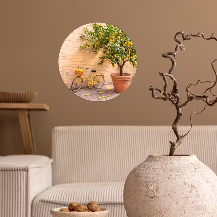 Fiets - Mand - Eten - Geel - Zomer Wandcirkel behangsticker klein -sfeer1